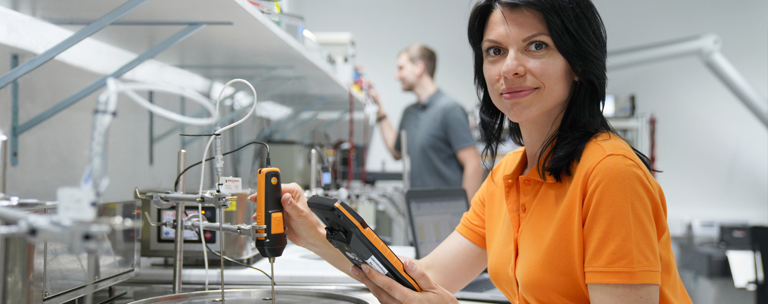 Calibration of immersion sensors in the thermodynamics laboratory Immersion basin Calibration of temperature measuring instruments in the thermodynamics laboratory