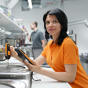 Calibration of immersion sensors in the thermodynamics laboratory Immersion basin Calibration of temperature measuring instruments in the thermodynamics laboratory