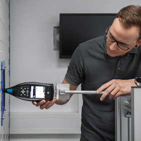 Calibration in the free field and pressure chamber