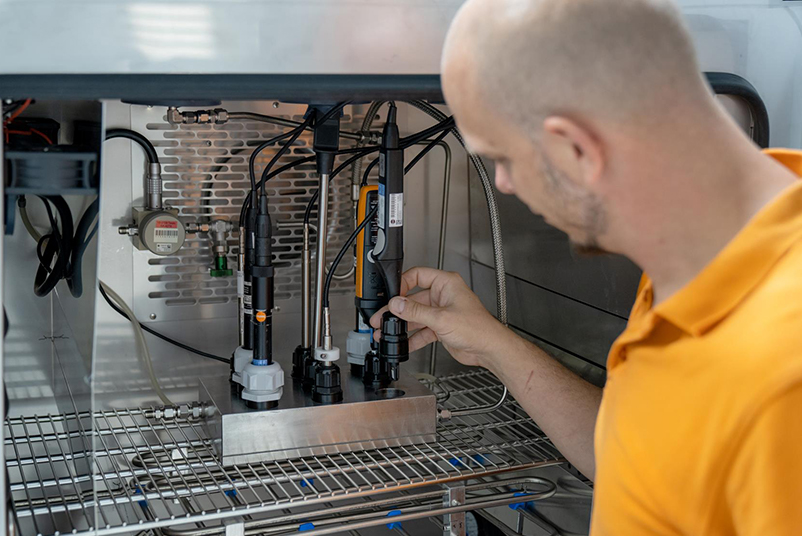 Calibration in the humidity laboratory