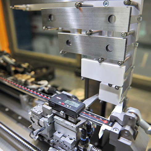 fully automated measuring robot Calibration of calipers in the fully automated measuring robot