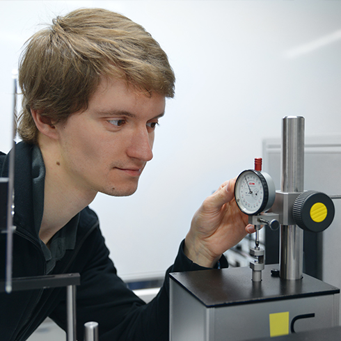 Calibration of dial gauges Test station for the calibration of dial gauges