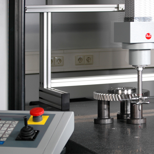 2D/3D coordinate measuring technology Calibration on a large number of high-precision coordinate measuring machines