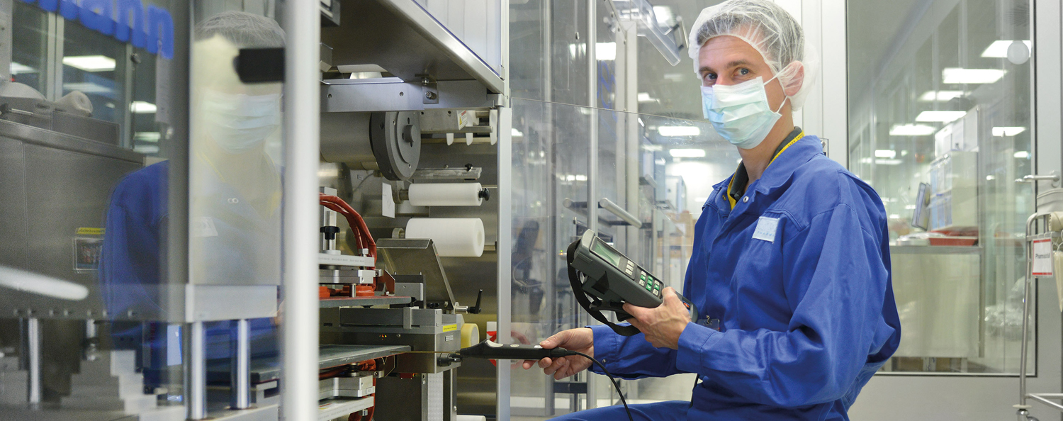 GMP-compliant calibration of a pharmaceutical production plant