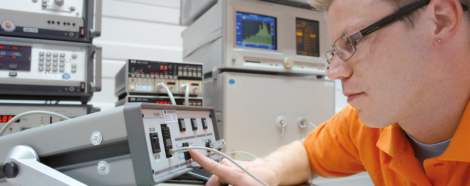 Calibration in the electrical laboratory at EMC measuring stations