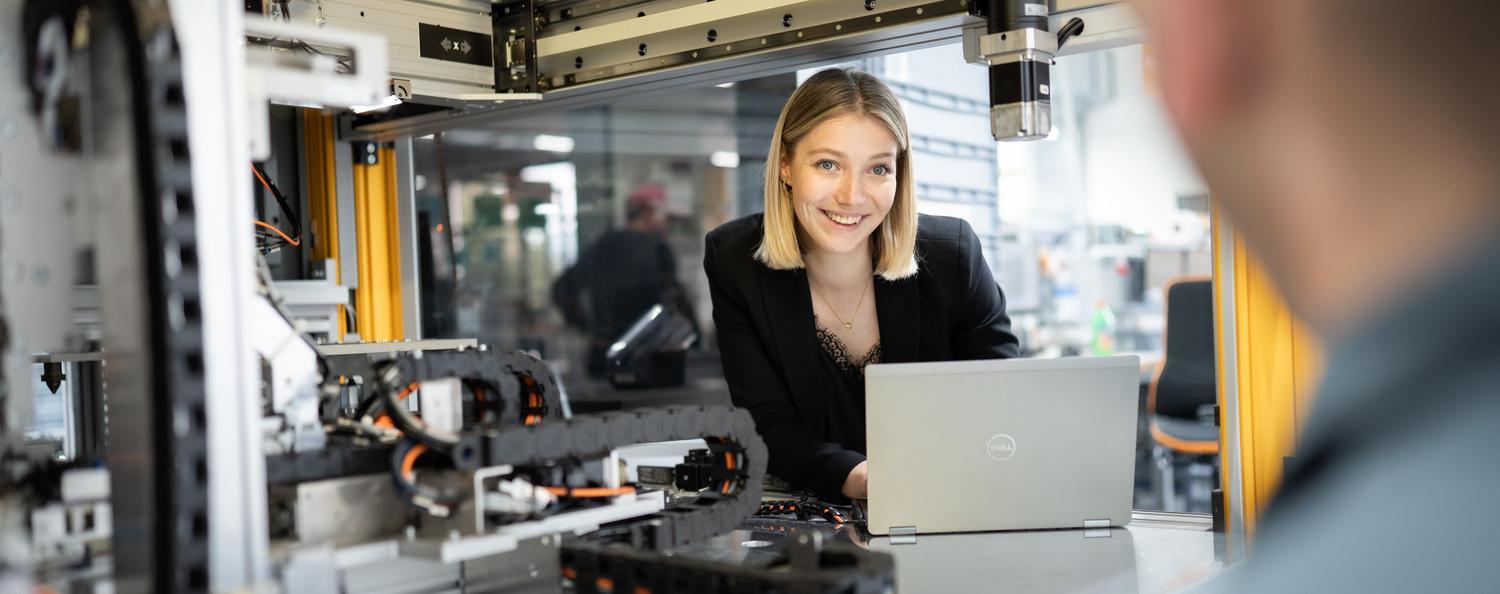 Consultation situation before an automotive core tools facility