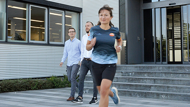 A Testo employee jogs in a Testo jersey.